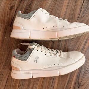 On Running Roger Sneakers